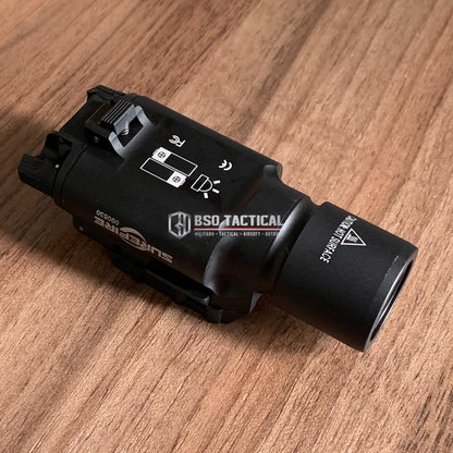 Senter SF X300 LED Flashlight Picatinny Full Metal LED Light
